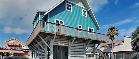 House (5 Bedrooms) | Exterior