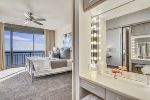 Condo, varias camas, vista al océano | Vista desde la habitación