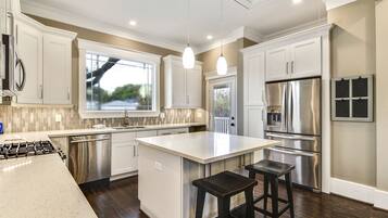 House, Multiple Beds, Balcony, Ocean View | Private kitchen | Fridge, microwave, oven, stovetop