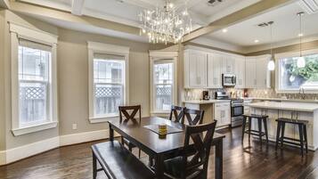 Rumah, Beberapa Tempat Tidur, balkon, pemandangan samudra | Dapur pribadi | Lemari es, microwave, oven, dan kompor