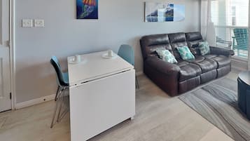 Condo (2 Bedrooms) | Property amenity