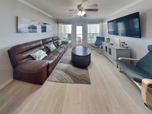 Condo (2 Bedrooms) | Property amenity