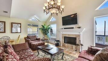 ํ์ฐ์ค (4 Bedrooms) | ์๋ฐ ์์ค ๋ด ํธ์ ์์ค/์๋น์ค