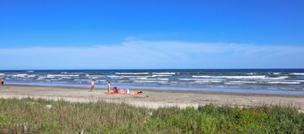 Sunny Beach Sandcastle Cottage by Ryson Vacation Rentals