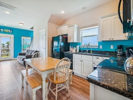 House (3 Bedrooms) | Property amenity