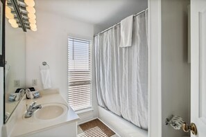 獨棟房屋, 多張床 | 浴室 | 毛巾、衛生紙