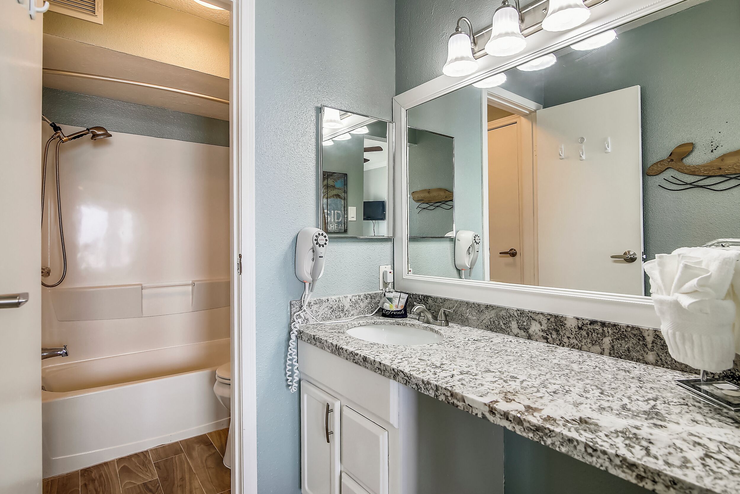 Condo (3 Bedrooms) | Property amenity