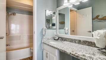 Condo (3 Bedrooms) | Property amenity