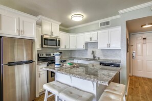 Condo (3 Bedrooms) | Property amenity - Room with a View by Ryson Vacation Rentals (Galveston)