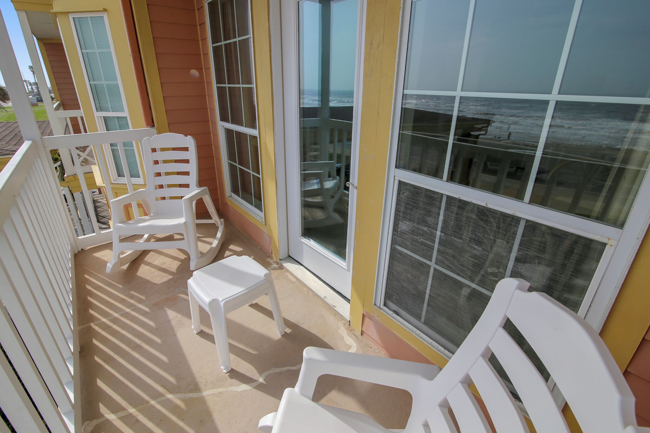 Condo (3 Bedrooms) | Property amenity