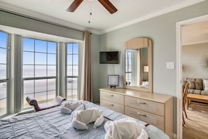 Condo (3 Bedrooms) | Property amenity - Room with a View by Ryson Vacation Rentals (Galveston)