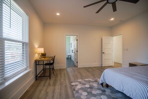 4 habitaciones, escritorio, tabla de planchar con plancha y wifi gratis
