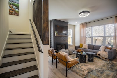 STRATHAM STATION:  4Bd/2.5Ba in Downtown Greenville, SC