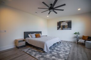 4 bedrooms, desk, iron/ironing board, free WiFi