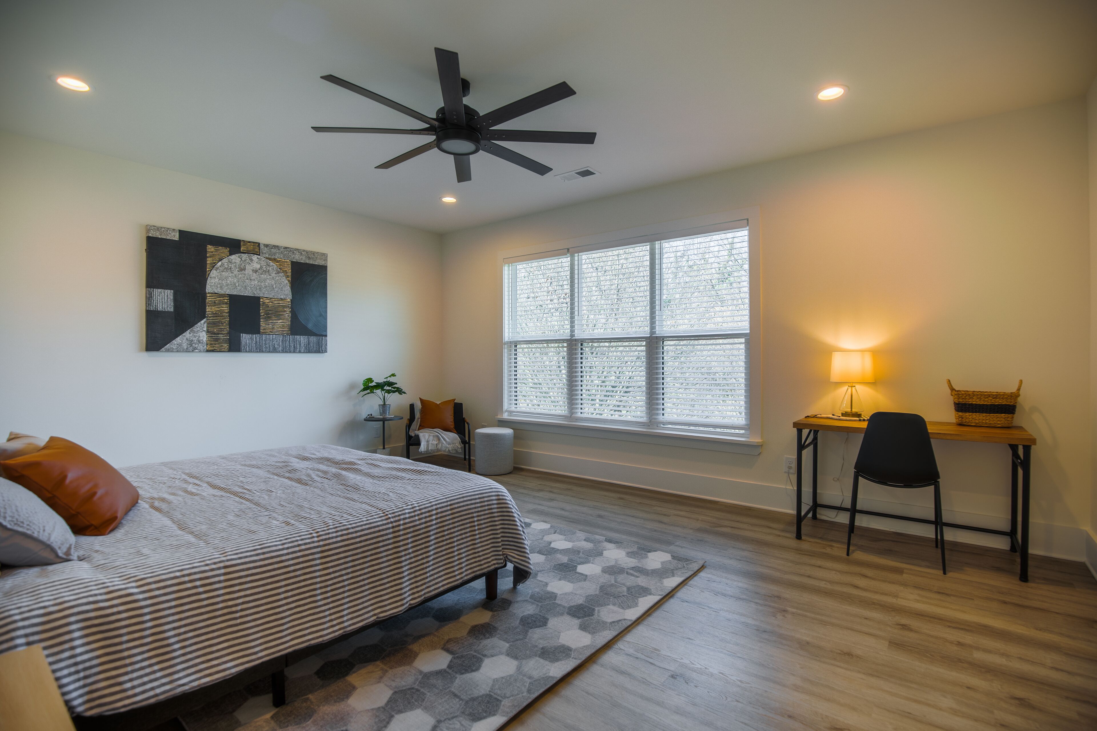 4 bedrooms, desk, iron/ironing board, free WiFi