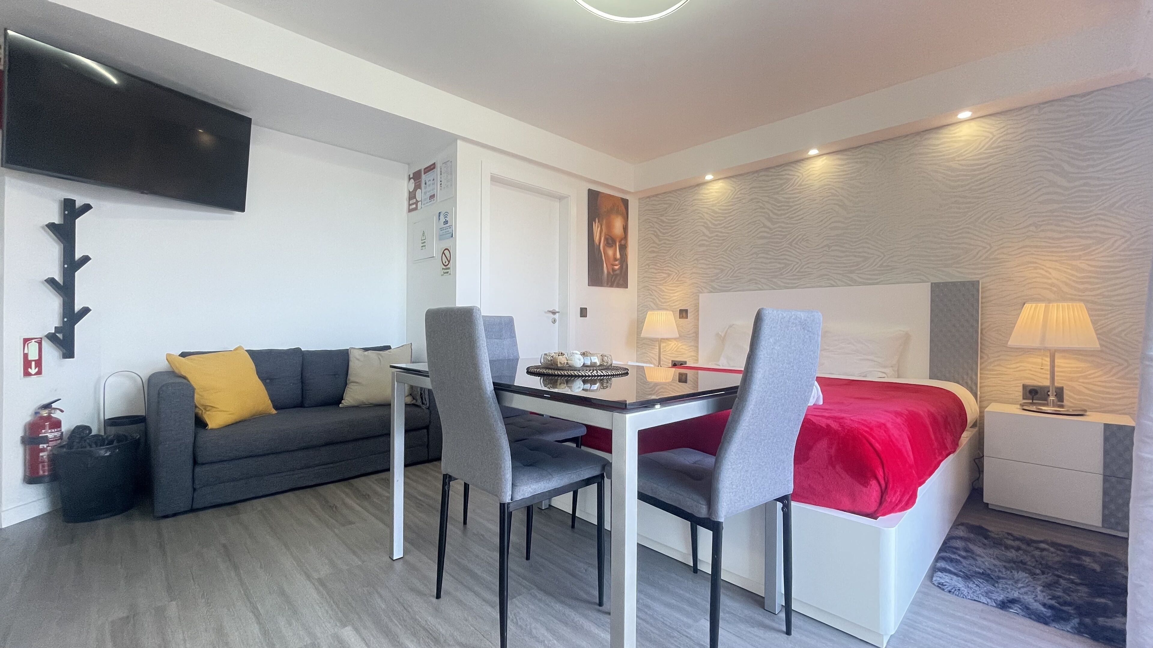1 chambre, coffres-forts dans les chambres, fer et planche à repasser