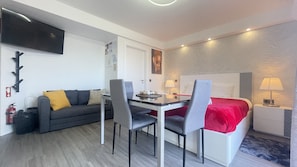 1 bedroom, in-room safe, iron/ironing board, free WiFi