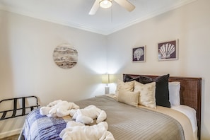 Condo, varias camas, vista al océano | 1 habitación, decoración personalizada y muebles diferentes