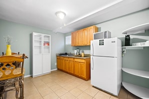 Fridge, microwave, coffee/tea maker, toaster