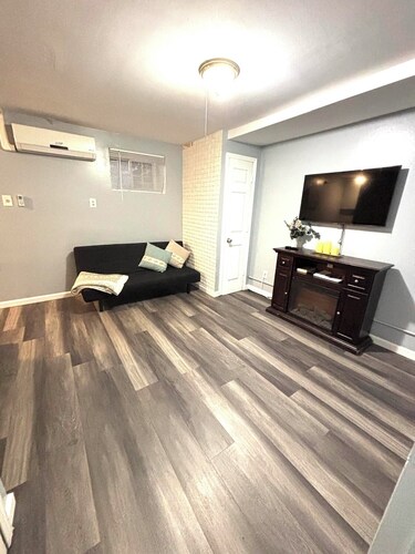 Convenient & Cozy NYC Apartment 2 Bedrooms + Free Parking + Near LGA