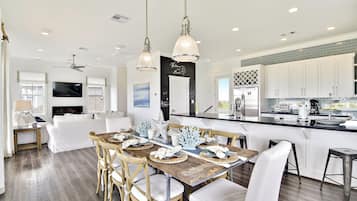 House (3 Bedrooms) | Property amenity