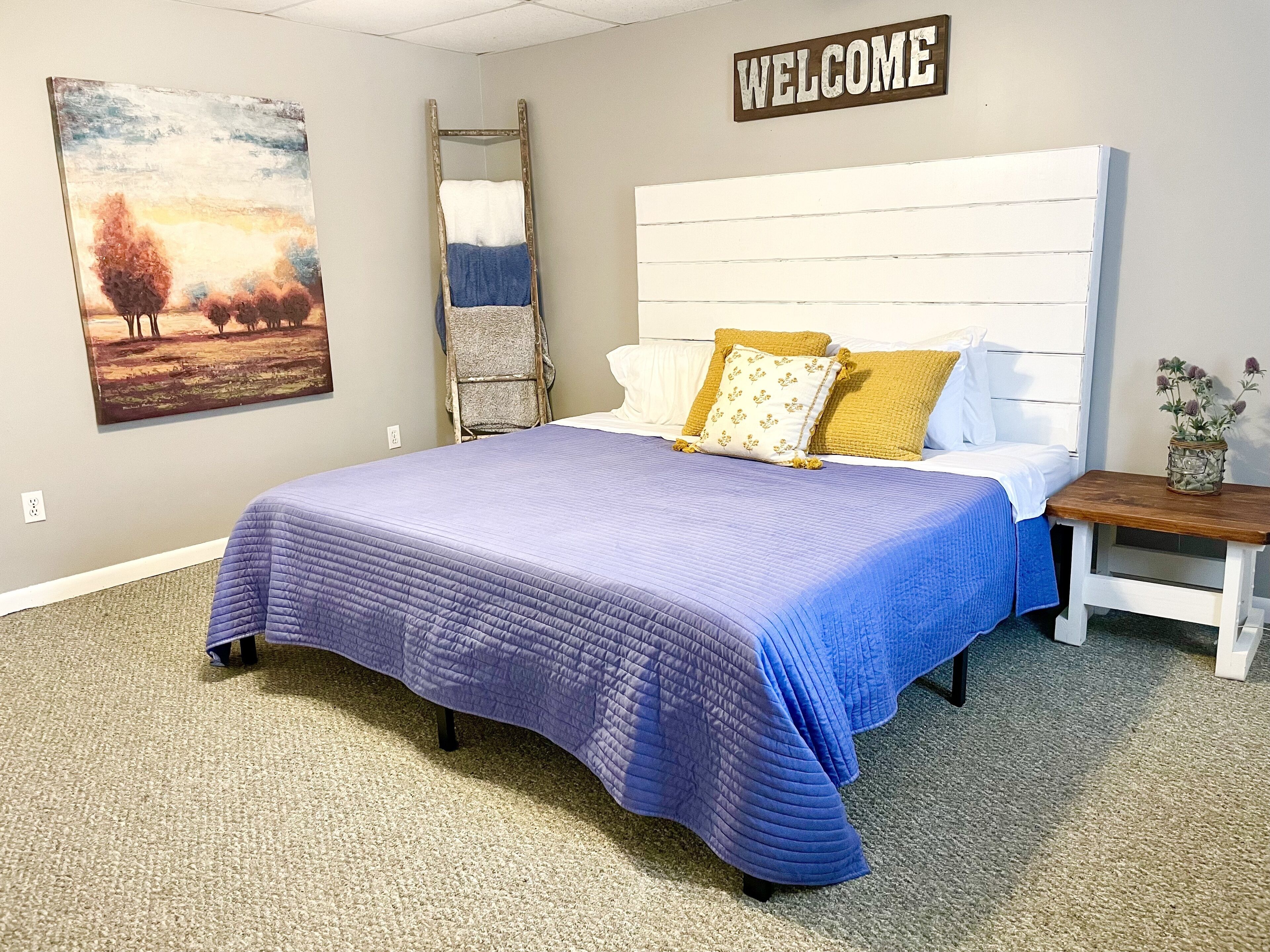 NEW Chautauqua Cottage, Lake Views, King Bed & Hot Tub