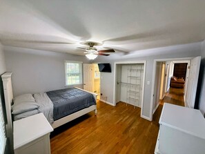 3 bedrooms, WiFi, bed sheets