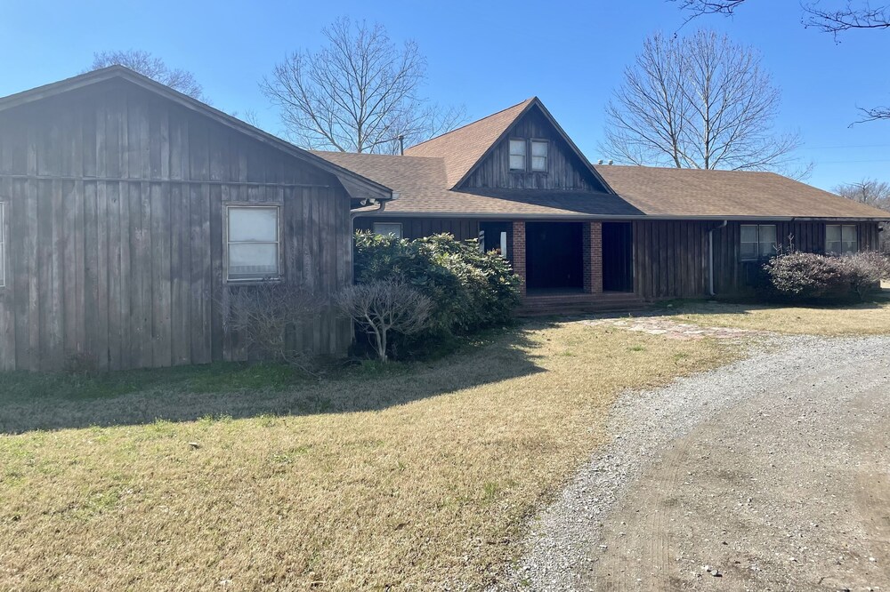 The Retreat, secluded yet only 3 miles from downtown Clarksdale MS