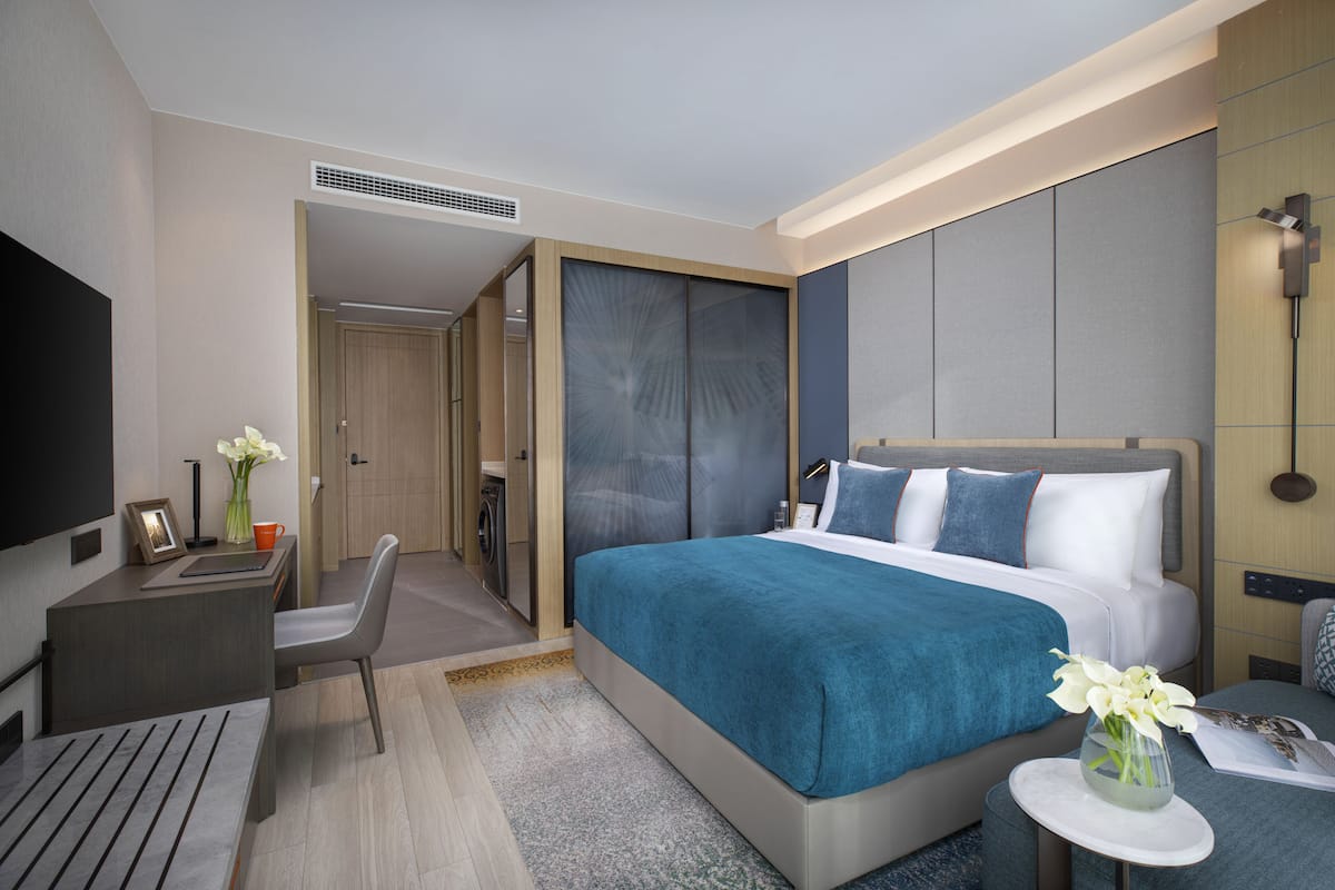 Studio Superior | Premium bedding, minibar, in-room safe, desk