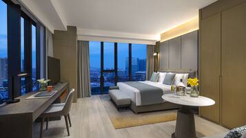 Estudio Deluxe, 1 cama King size | 2 habitaciones, ropa de cama de alta calidad y minibar