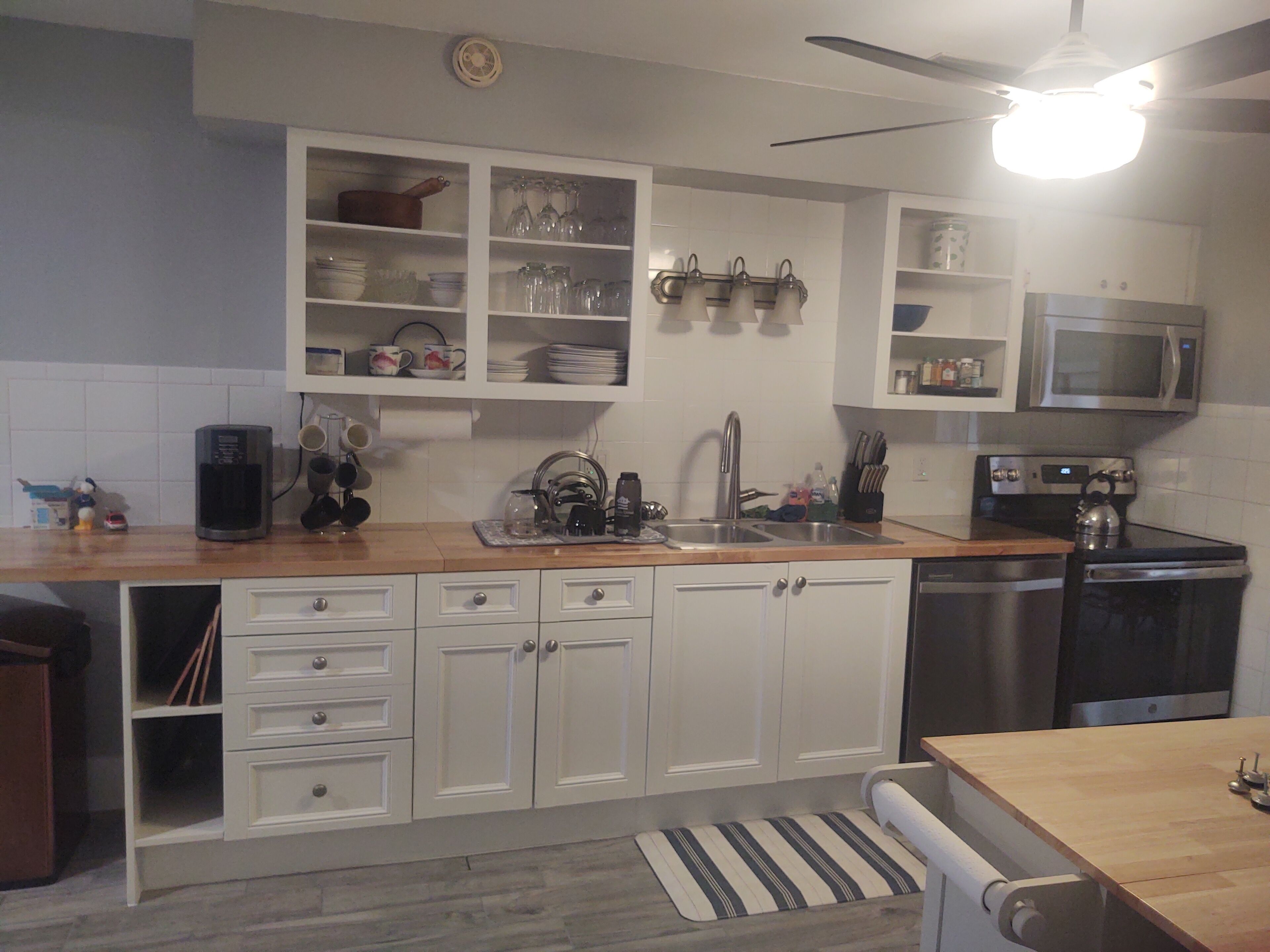 Remodeled 3/2 on quiet canal with 10k boatlift, 5 mins to Charlotte Harbor!