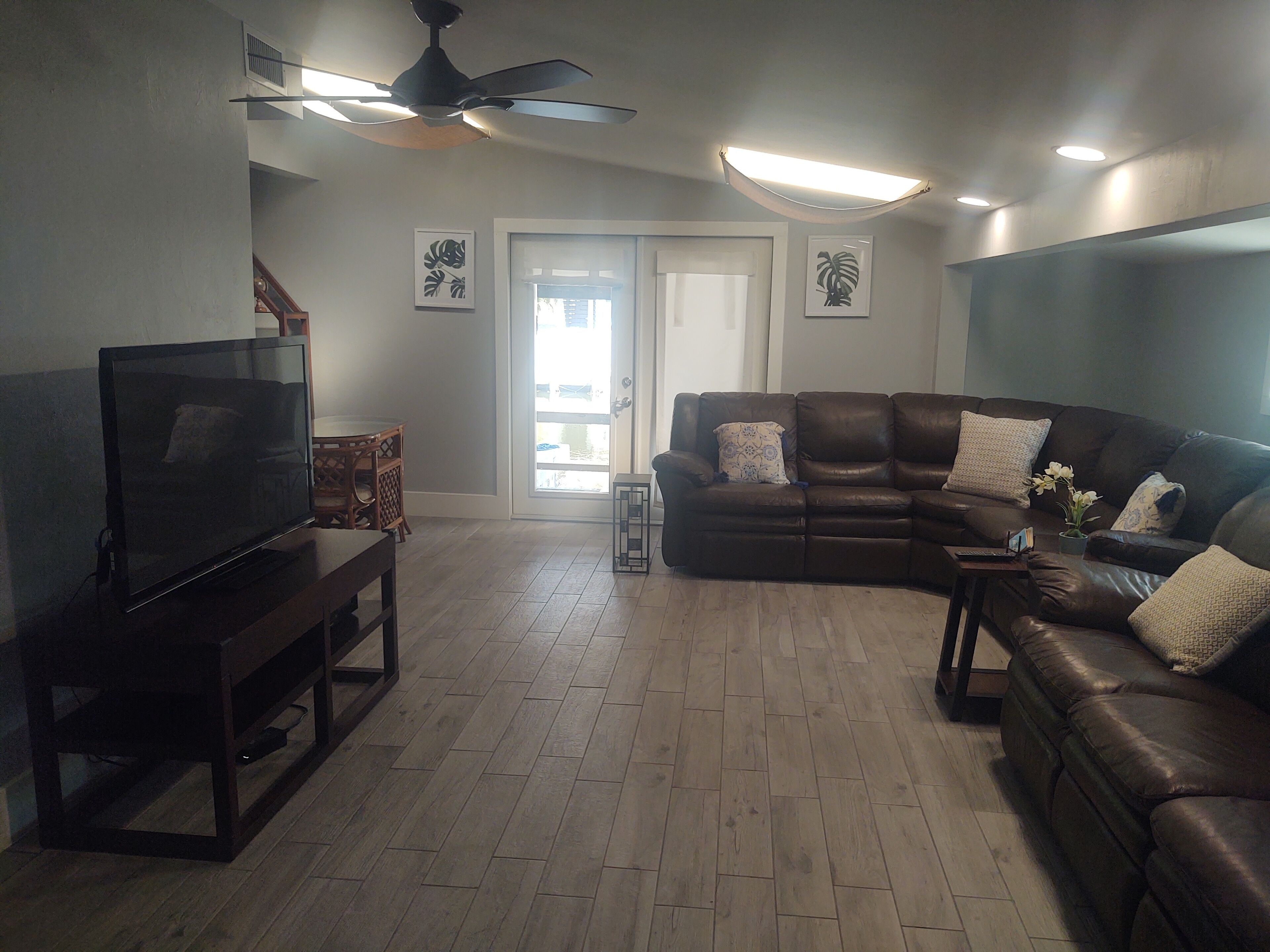 Remodeled 3/2 on quiet canal with 10k boatlift, 5 mins to Charlotte Harbor!