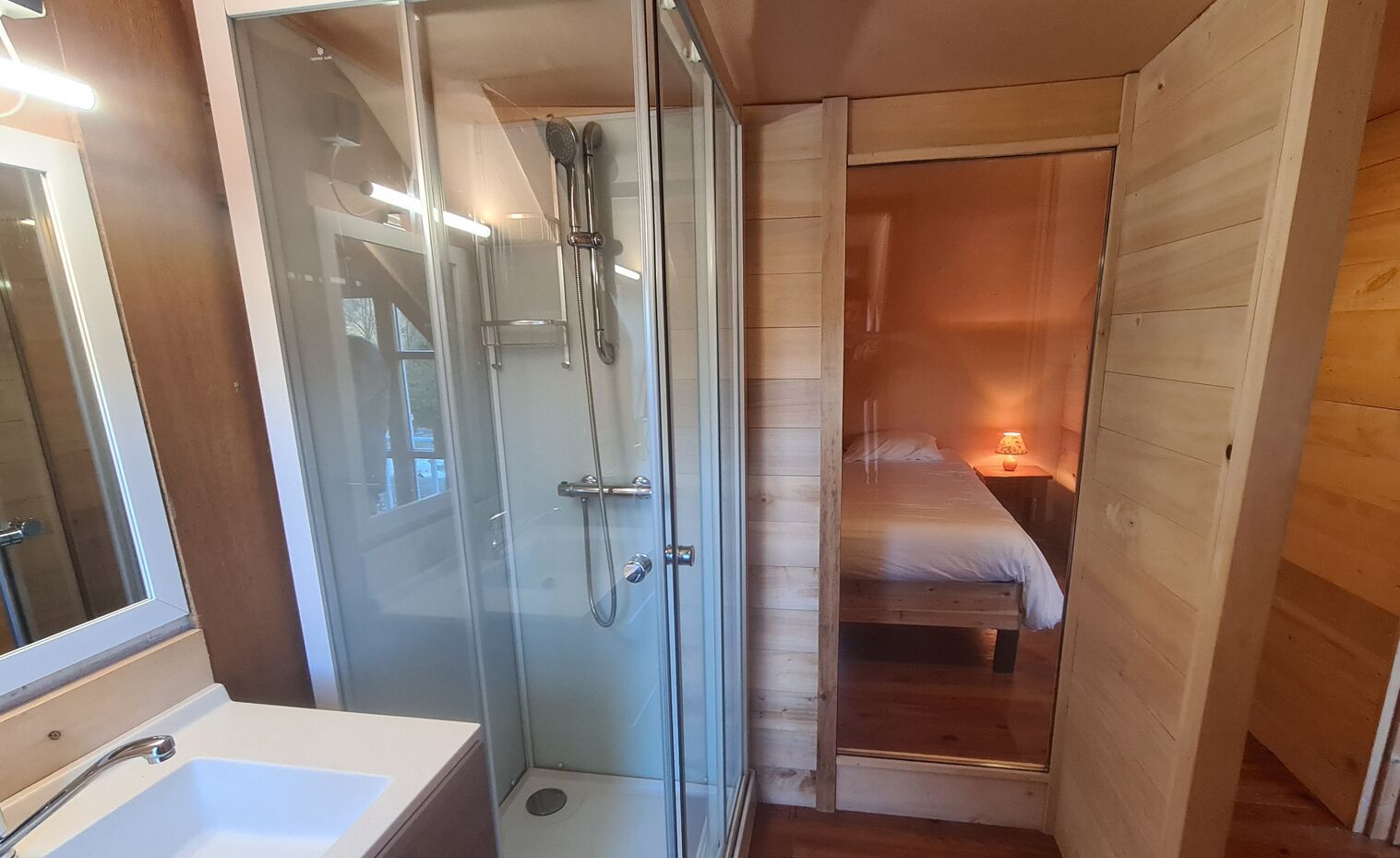Douche, bidet, papier toilette