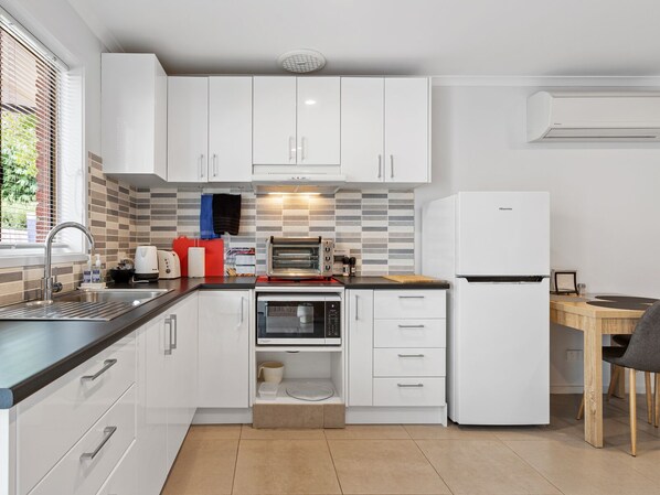 Fridge, microwave, oven, coffee/tea maker
