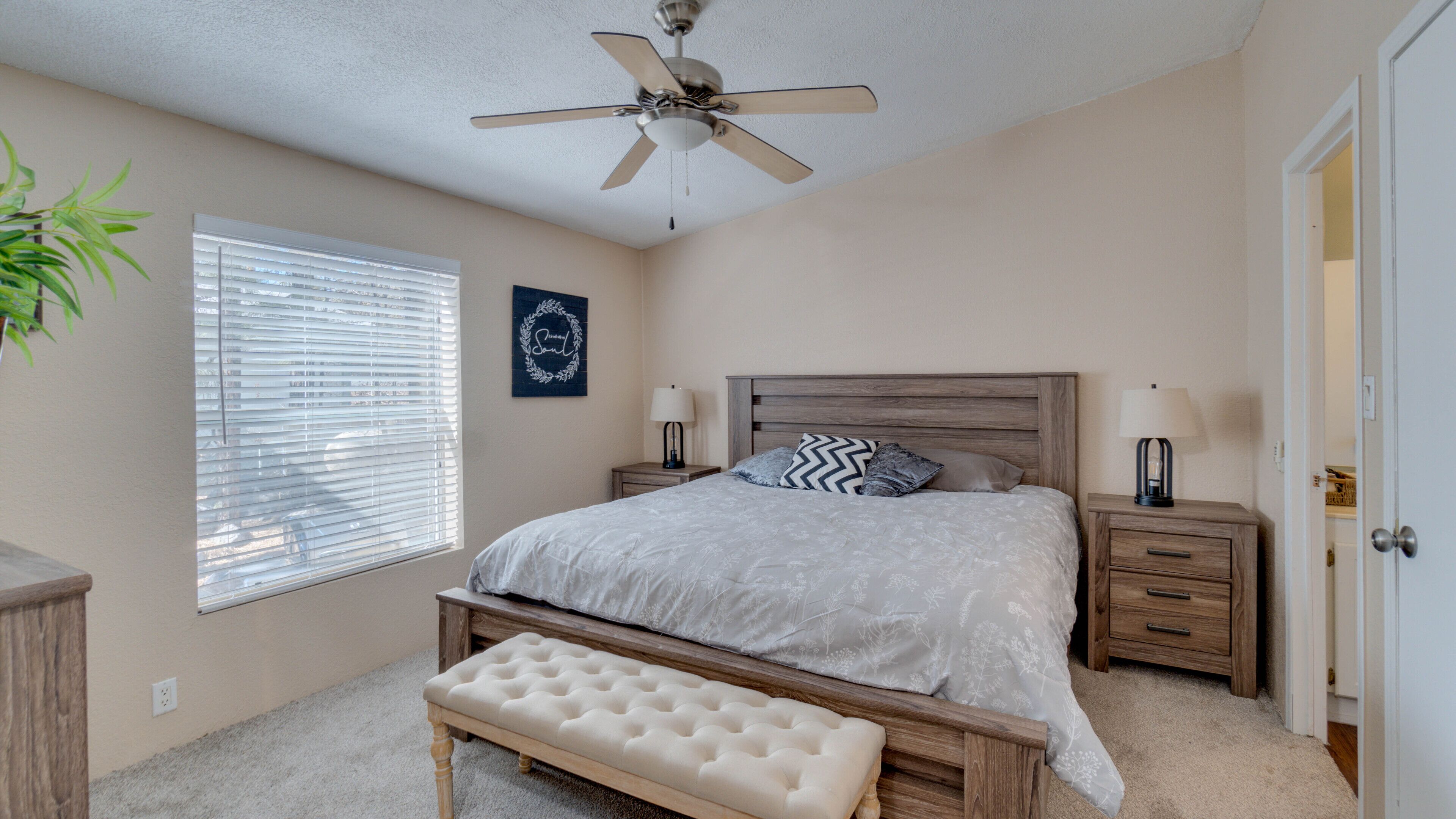 3 Bed, 2 Bath Cabin in Munds Park AZ Close To Flagstaff and Sedona