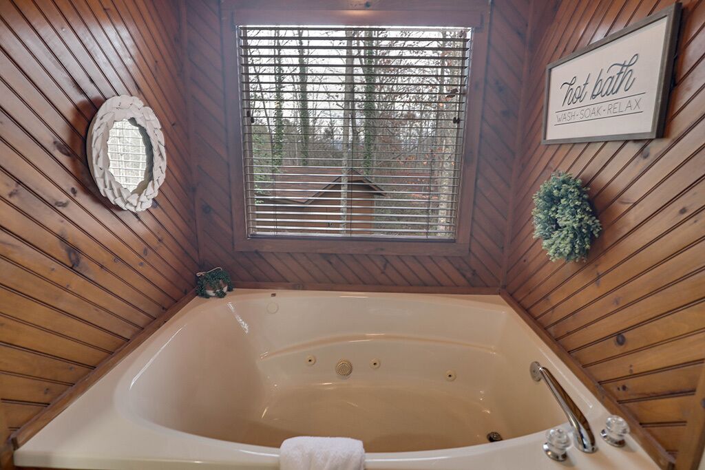 Pigeon Forge - Lumber Jack Lodge  - 2 Bedroom - Sleeps 8