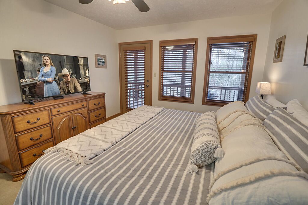 Pigeon Forge - Lumber Jack Lodge  - 2 Bedroom - Sleeps 8