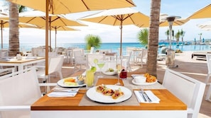 Outdoor dining - Villa La Valencia Beach Resort Los Cabos (San José del Cabo)
