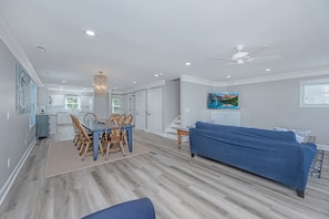 Smart TV - DEEP WATER Newly Renovated Waterfront Home-Wren's Nest (Edisto Island)