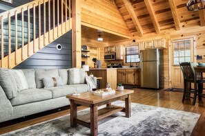 Open concept layout - Beary Cozy Cabin-NERF Battle,FirePit,HotTub,Arcade,Mins 2 PF (Sevierville)
