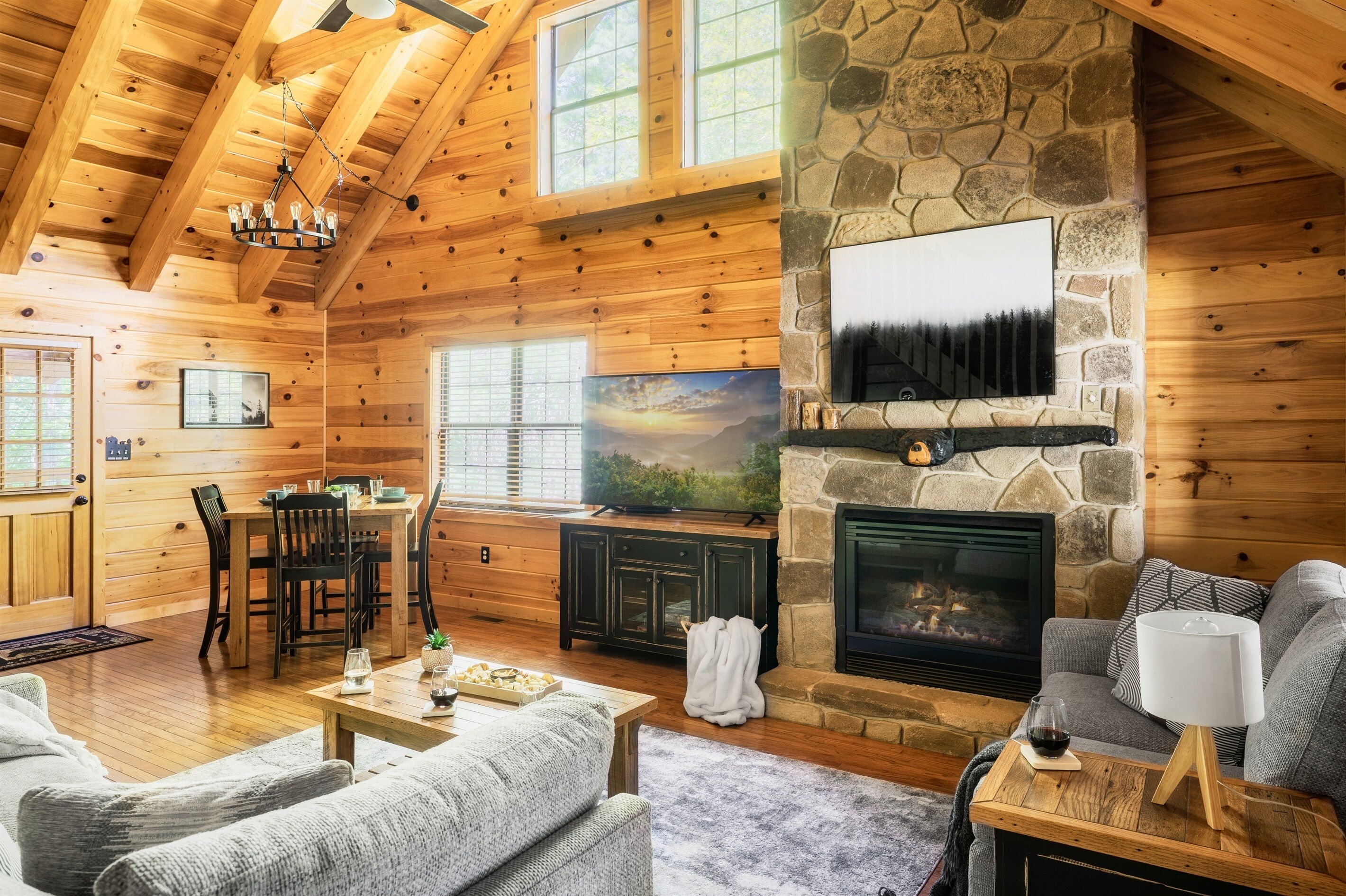 Beary Cozy Cabin | FirePit,HotTub,Arcade,Mins 2 PF