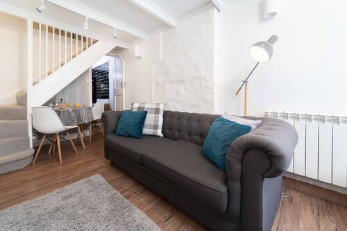 Tiddles – Sleeps 2 – Dog Friendly - Parking