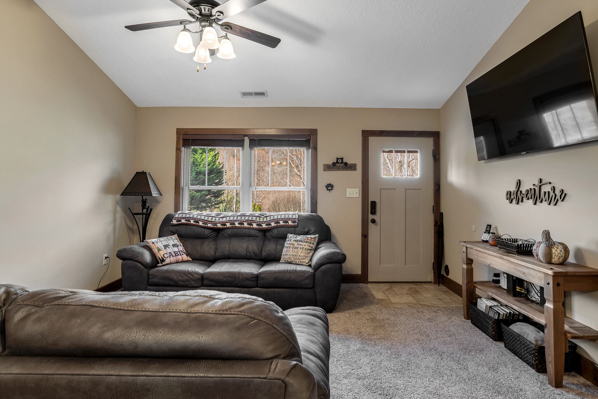 Great reviews!  Great Price! Pet Friendly, Fast Wifi 2 Bedroom, 2 Bath