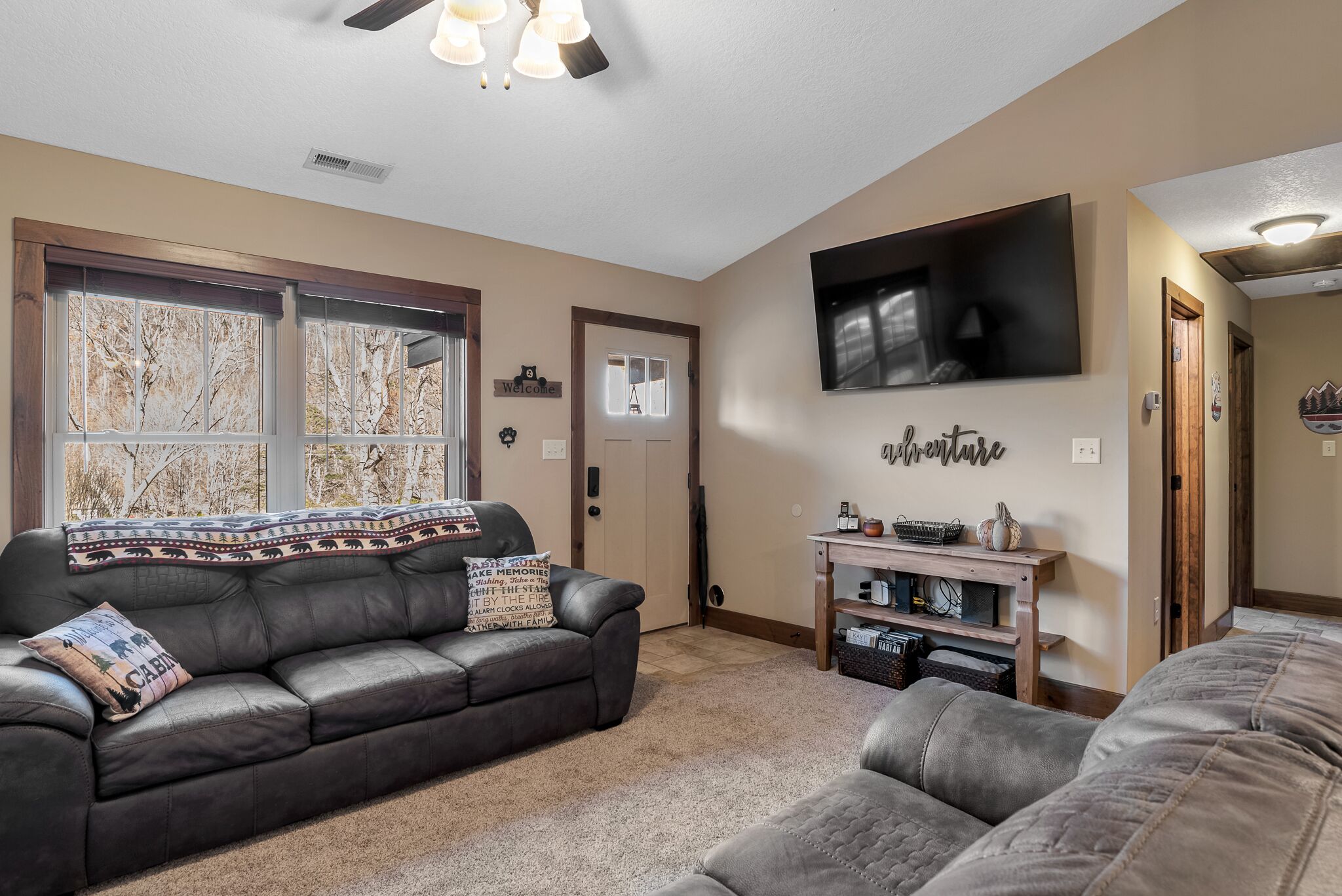 Great reviews!  Great Price! Pet Friendly, Fast Wifi 2 Bedroom, 2 Bath