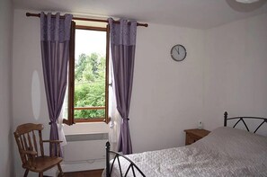 2 chambres, fer et planche à repasser, Wi-Fi, draps fournis