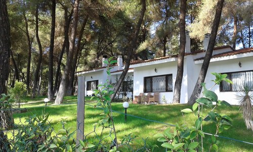Family Villa in Sani - Sleeps 6 - Parking - WiFi
