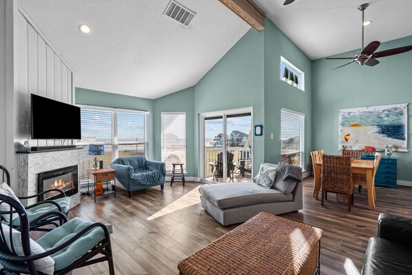 Älytelevisio, takka, DVD-soitin, kirjoja