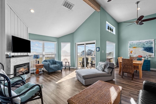 Unobstructed Ocean views!  Walk to the beach! King bed. Pets. NEMA 14-50 outlet!