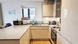 Coffee/tea maker, fridge, microwave, oven - Folly View -  First floor apartment that sleeps 4 guests  in 2 bedrooms (Binfield)