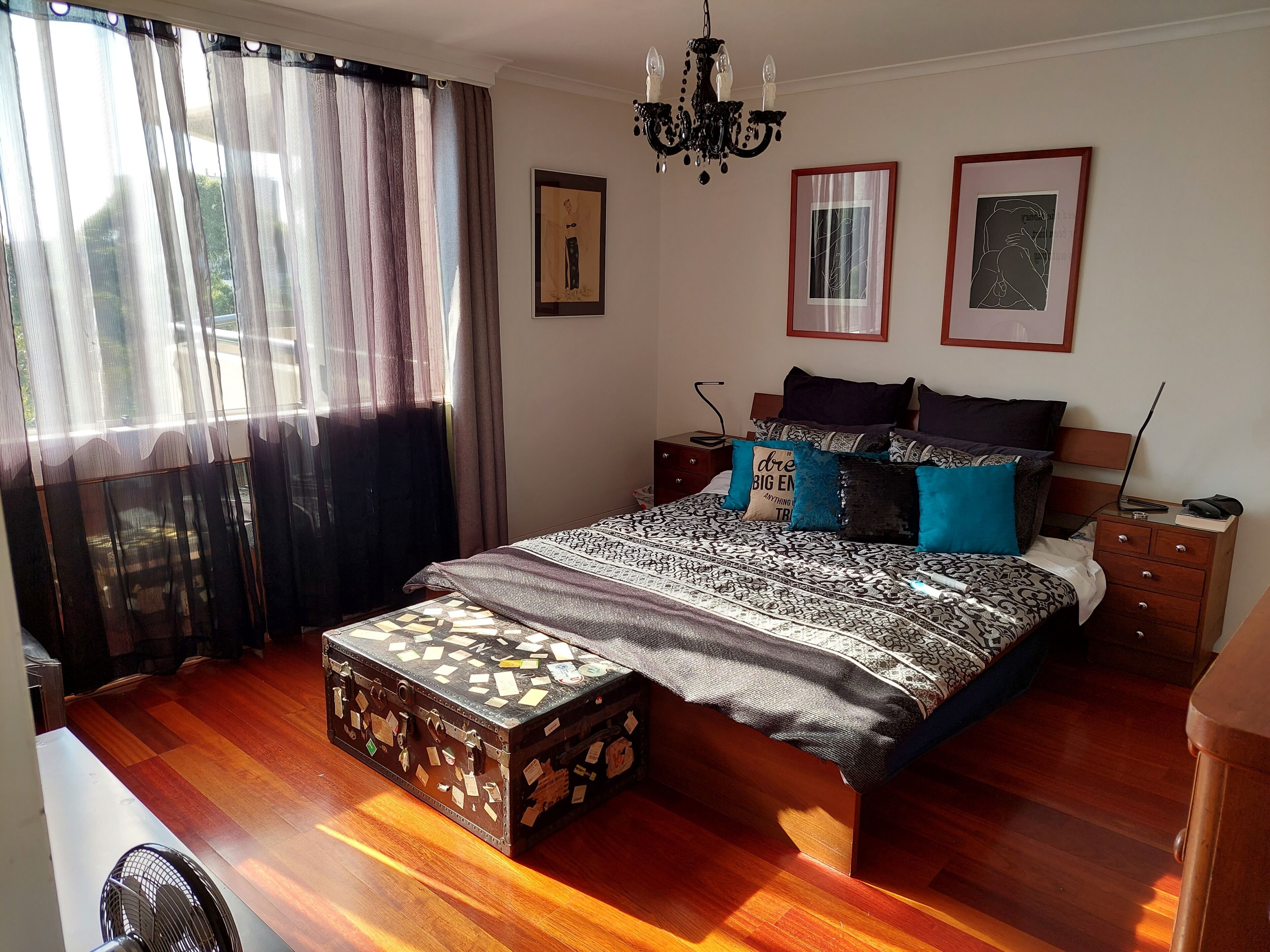 Spacious apartment with stunning harbour view — image 6